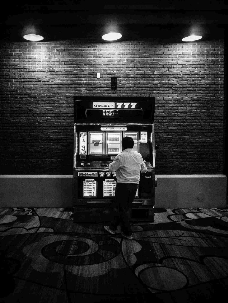 Slot Black and White